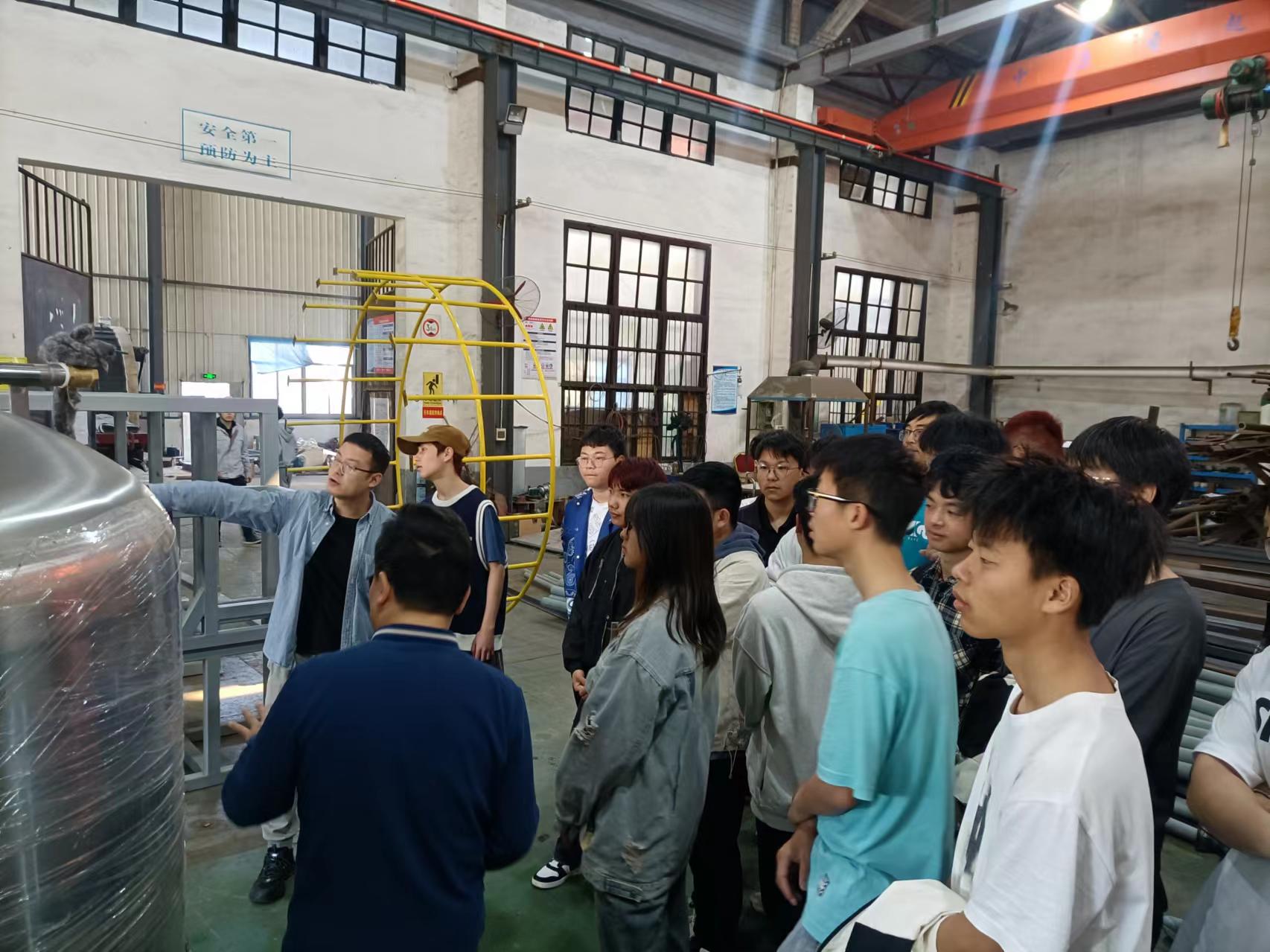 湖南工程学院近200名学生来乐竞官网-乐竞（中国）一站式体育服务
认知实习