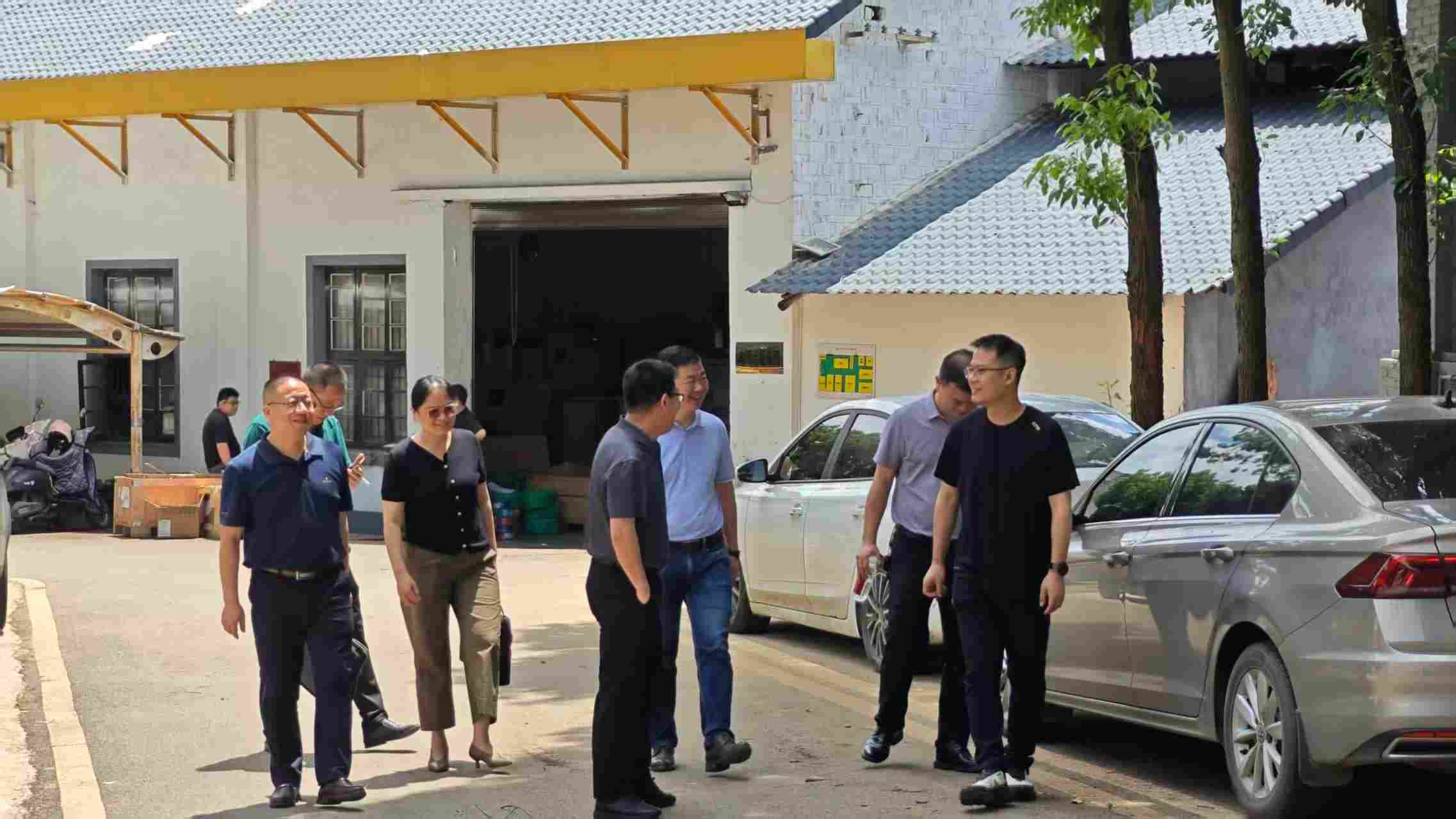 接待湘潭科技职院的领导